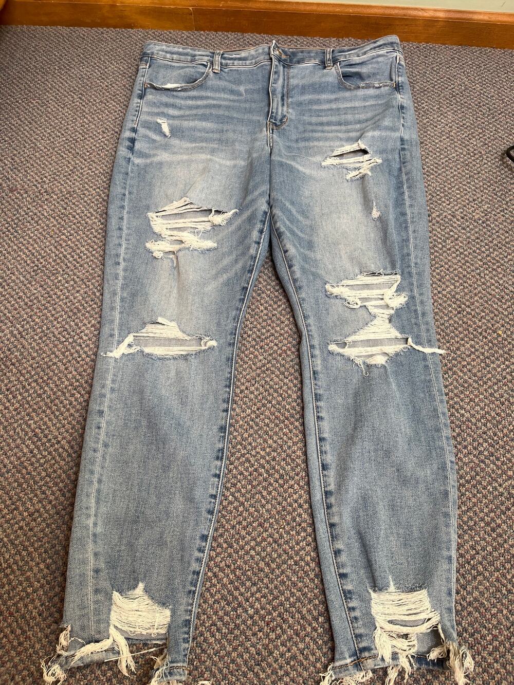 American Eagle Light Wash Distressed High Rise Jegging 18 Regular